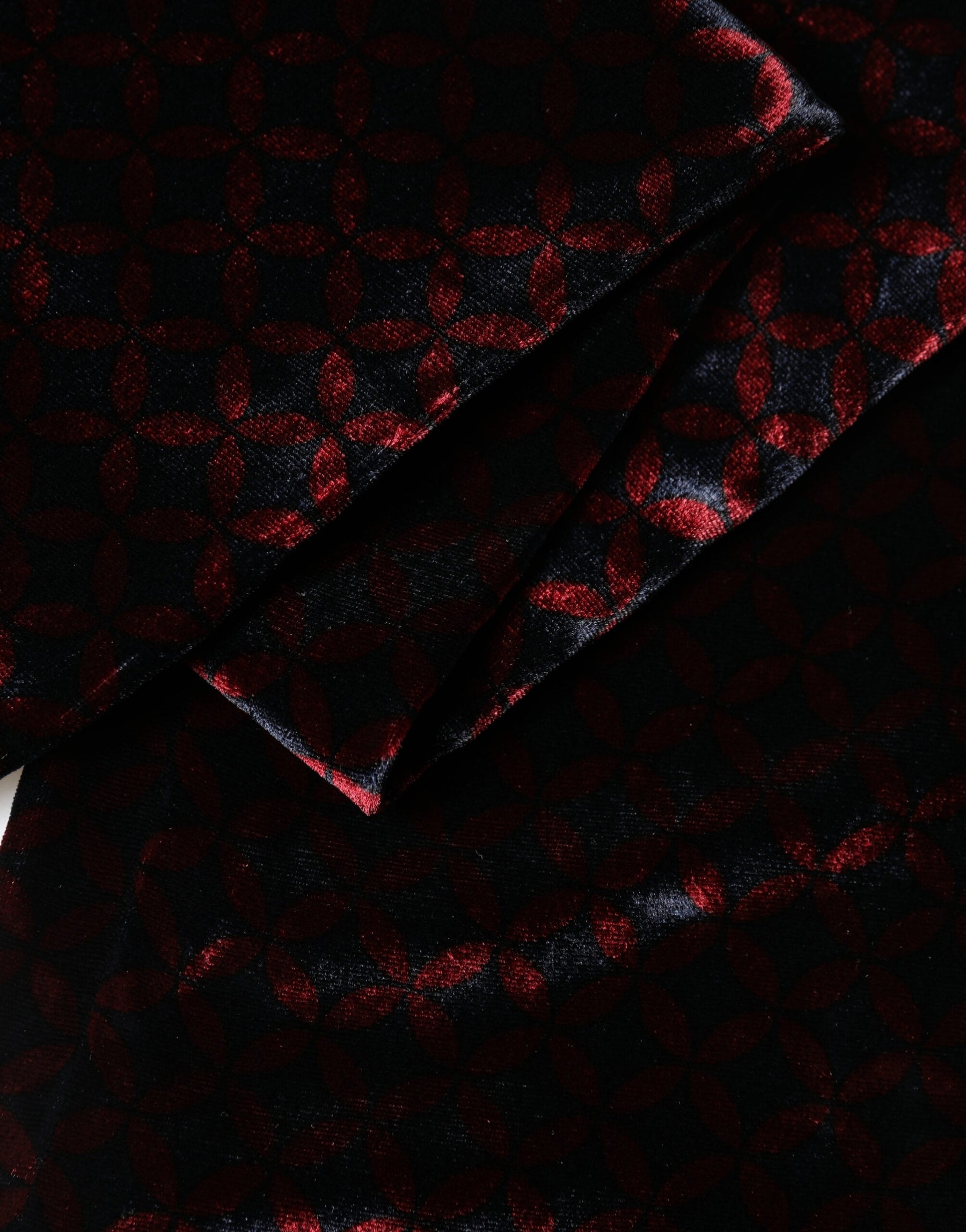 Dolce & Gabbana Black Red Rayon Geometric Pattern Fringe 140cm X 16cm  Scarf | Regal Royce