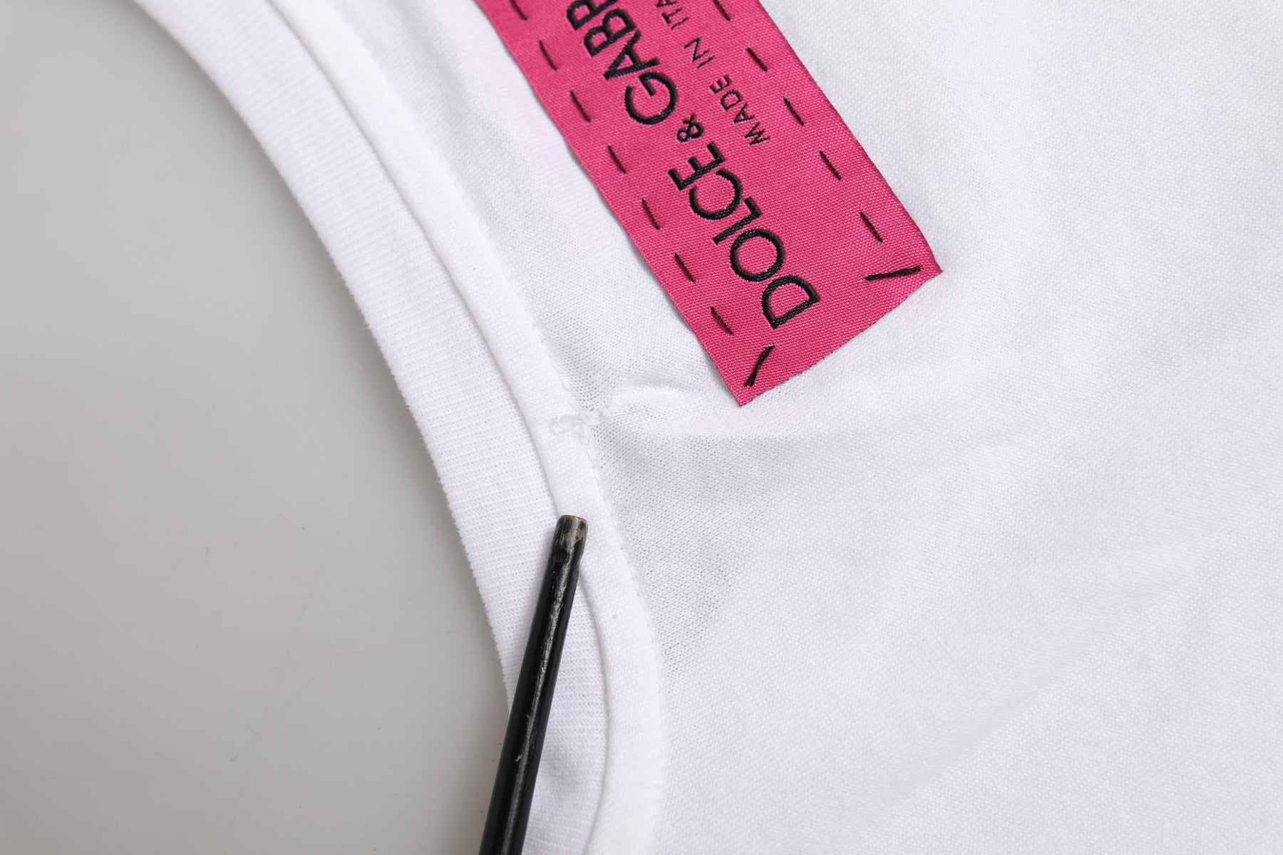 Dolce & Gabbana White D&G Is Flowers Embellished T-shirt | Regal Royce