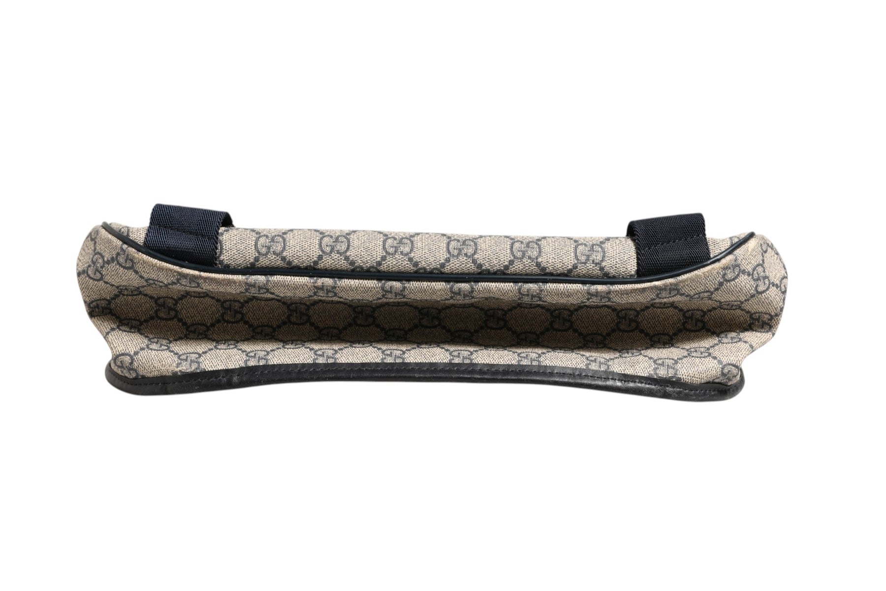 Gucci GG Supreme Messenger Bag | Regal Royce