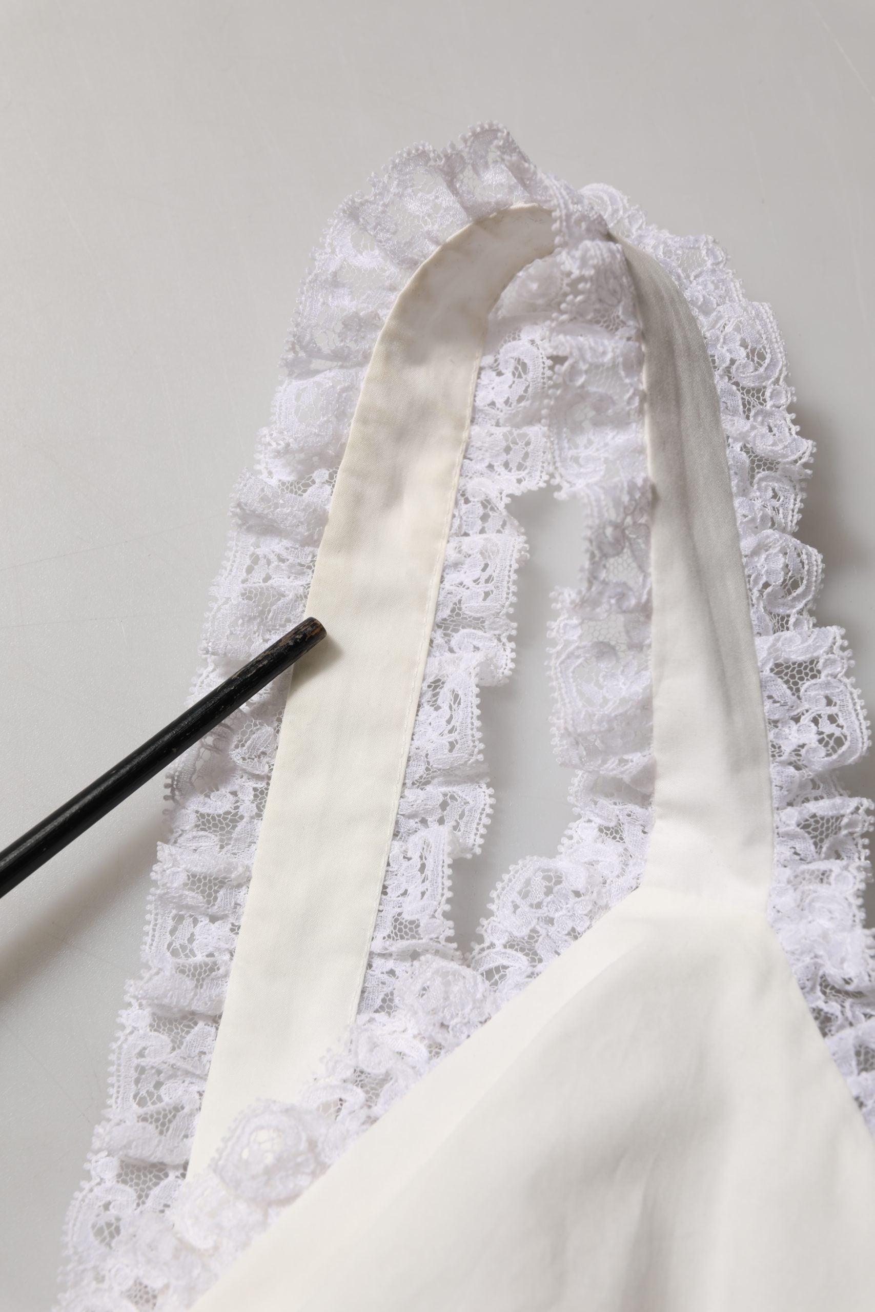 Dolce & Gabbana White Lace Trimmed Cotton Cropped Tank Top | Regal Royce
