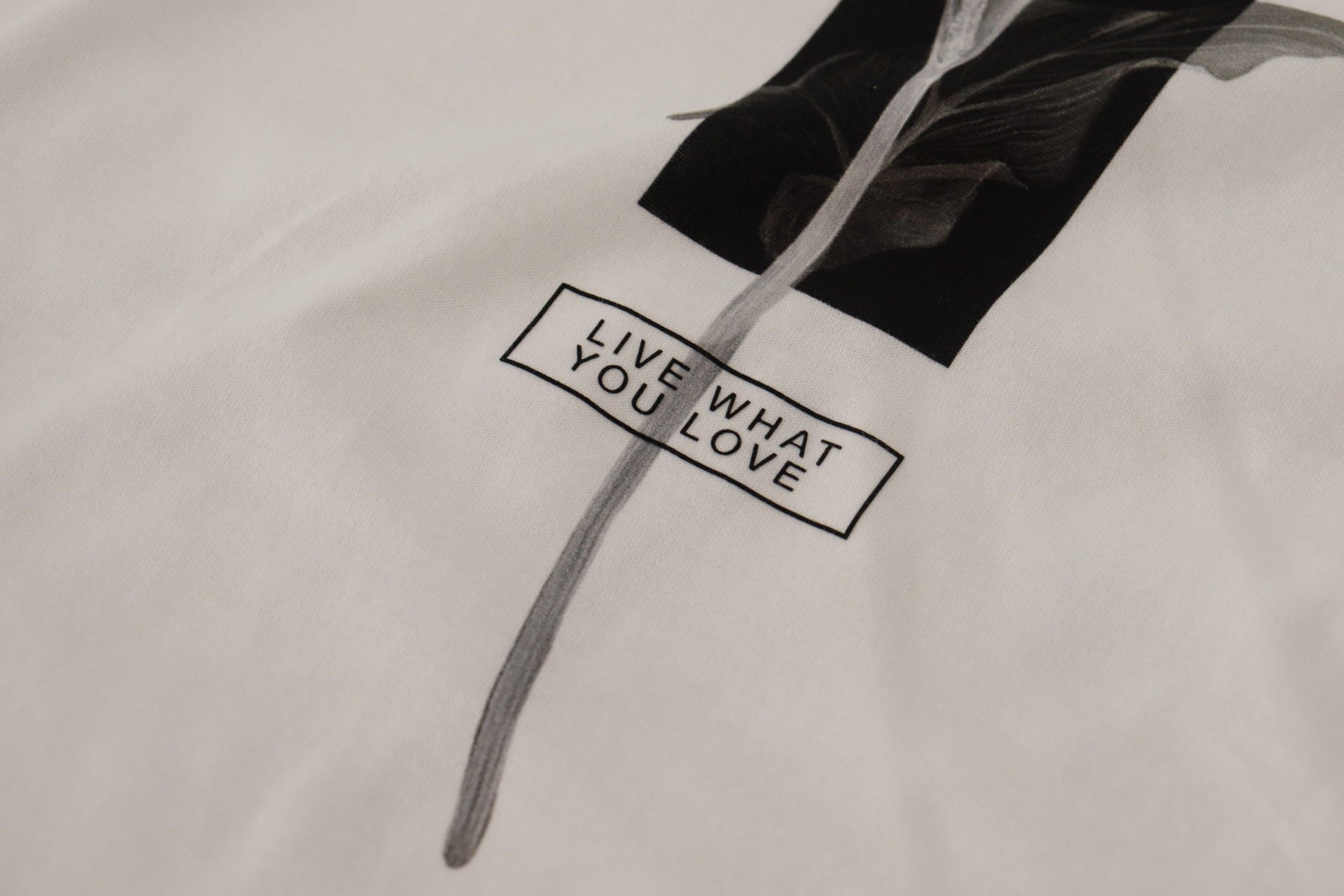 Dolce & Gabbana White Black Roses Crewneck Cotton  T-shirt | Regal Royce