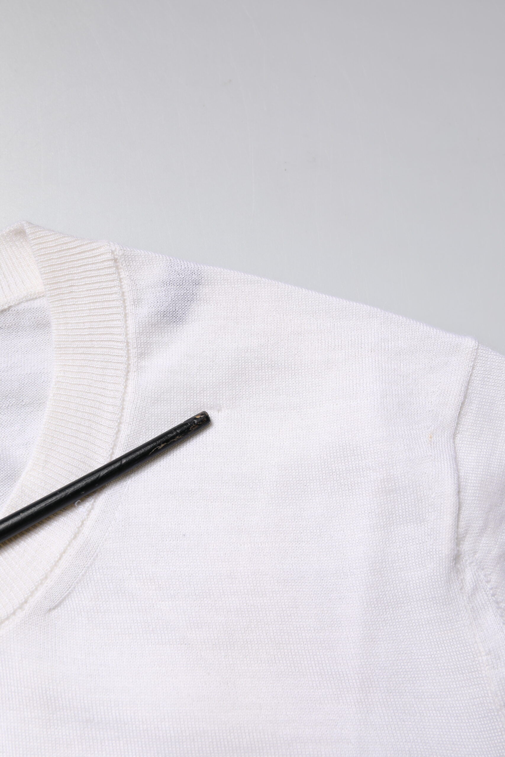 Dolce & Gabbana Cream Cashmere Knit Cropped Cardigan Sweater | Regal Royce