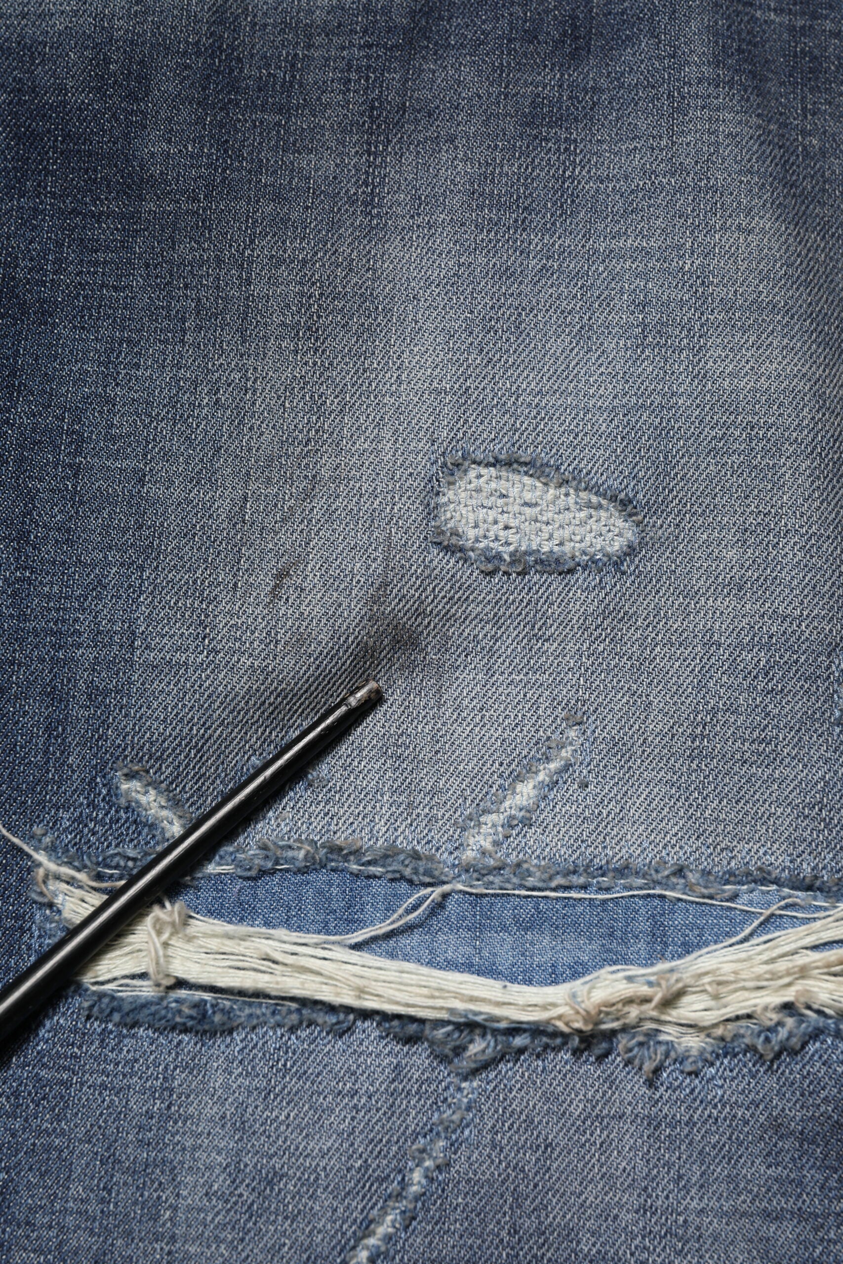 Dolce & Gabbana Blue Washed Tattered Cotton Men Jeans | Regal Royce