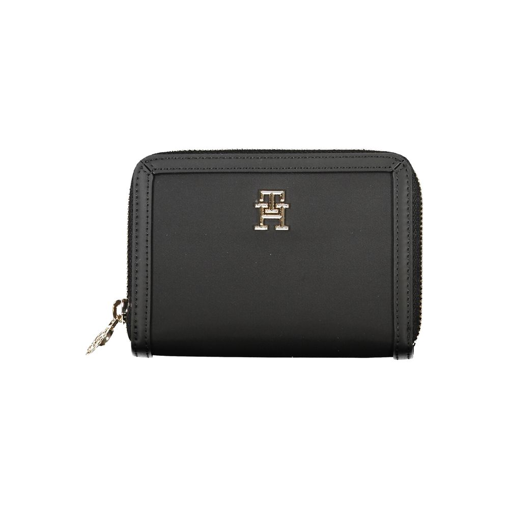 Tommy Hilfiger Elegant Zip Wallet with Ample Storage | Regal Royce