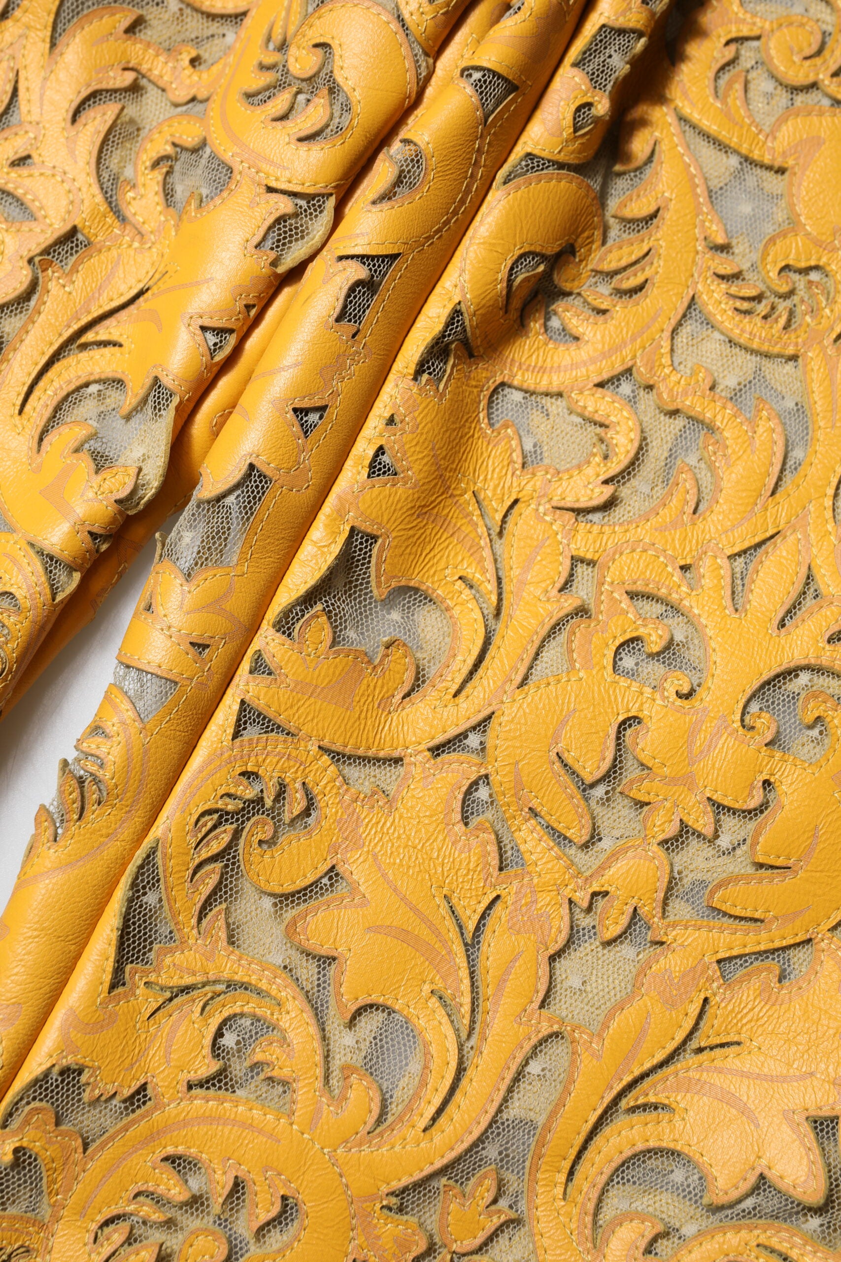 Dolce & Gabbana Yellow Floral Lace Mid Waist Capri Pants | Regal Royce