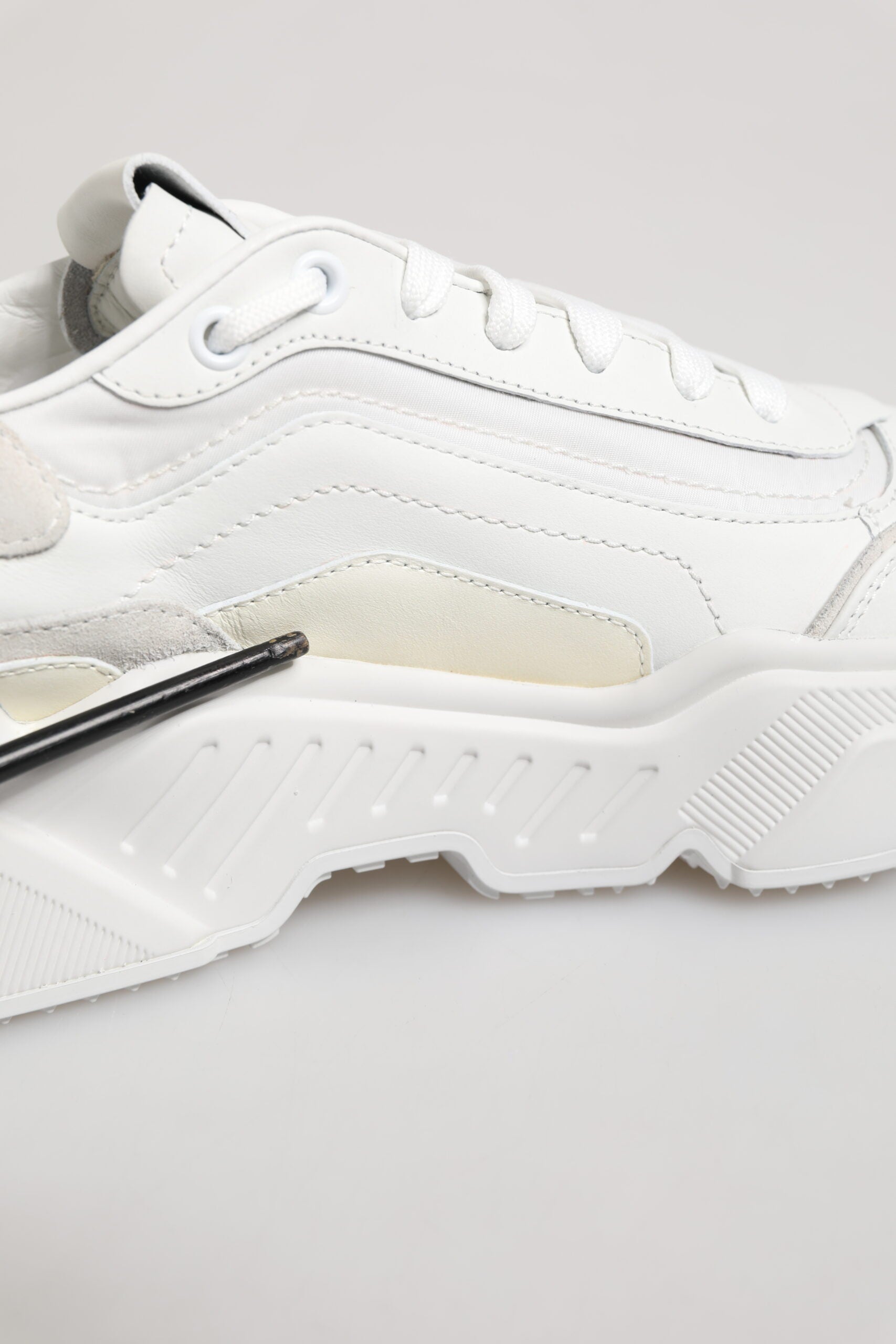 Dolce & Gabbana White Daymaster Low Top Mens Sneakers Shoes | Regal Royce