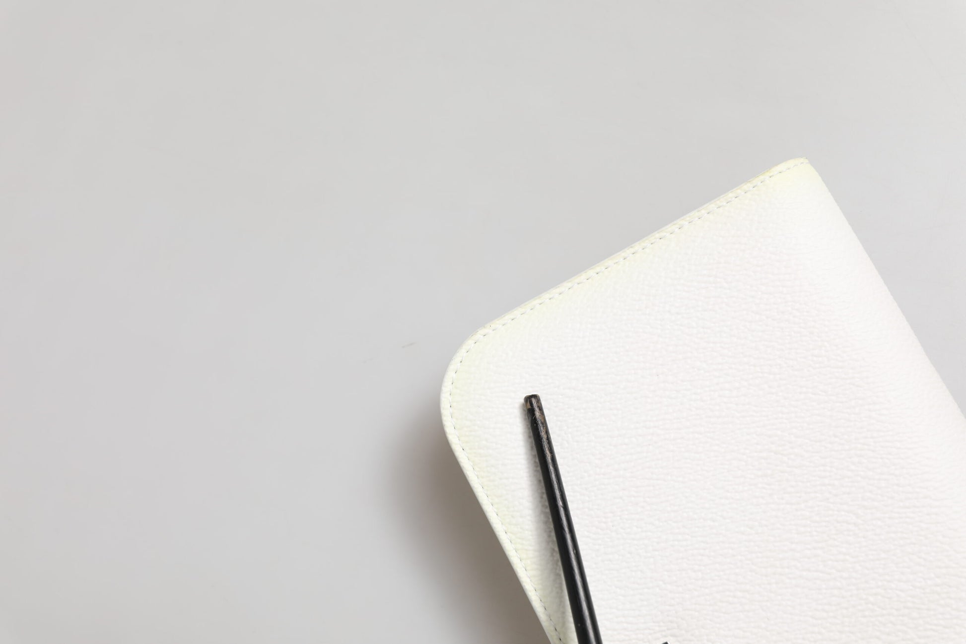 Dolce & Gabbana White Leather Logo Plaque Zip Around Continental Wallet