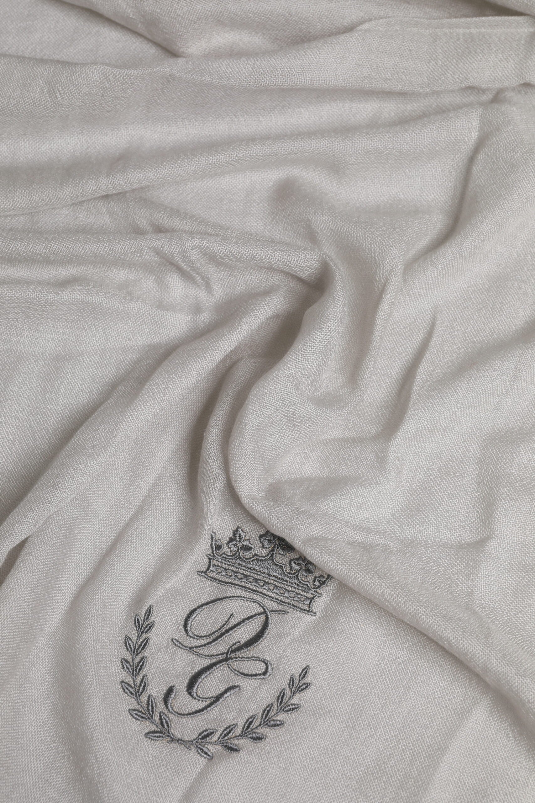 Dolce & Gabbana Gray Cashmere Knit Fringes Neck Foulard 67cm x200cm Foulard Scarf | Regal Royce